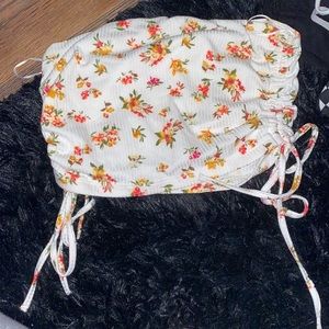 Flowery strapless crop top